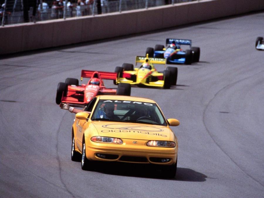  Oldsmobile Alero Indy Racing Pace Car 1998 года  (фото 2 из 2)